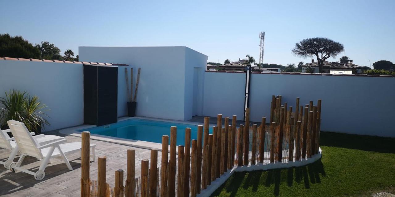 La Palapa: Seaside Getaway with Private Pools Villa Chiclana de la Frontera Exterior photo