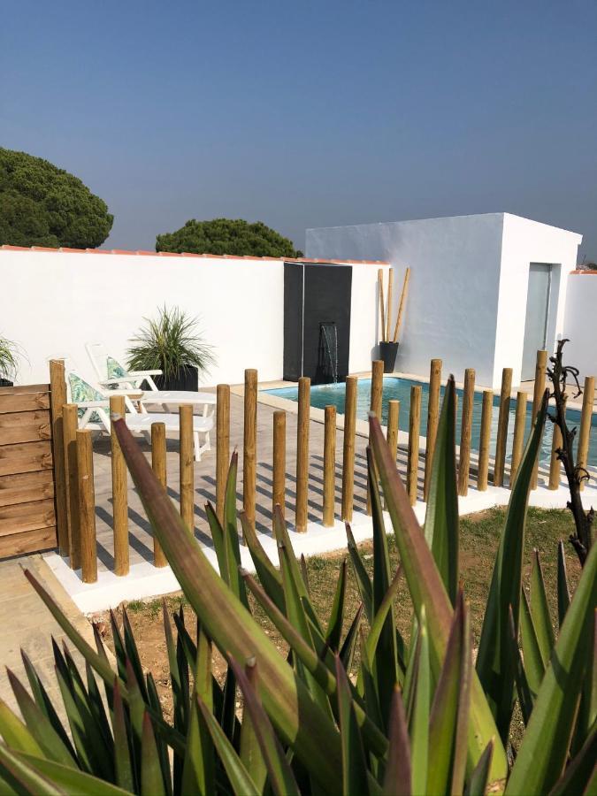La Palapa: Seaside Getaway with Private Pools Villa Chiclana de la Frontera Exterior photo